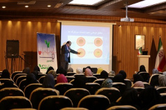 سخنرانی درباره پیشگیری از بیماریهای قلبی عروقی در خانه سلامت شهرداری تهران توسط دکتر اکبر نیک پژوه